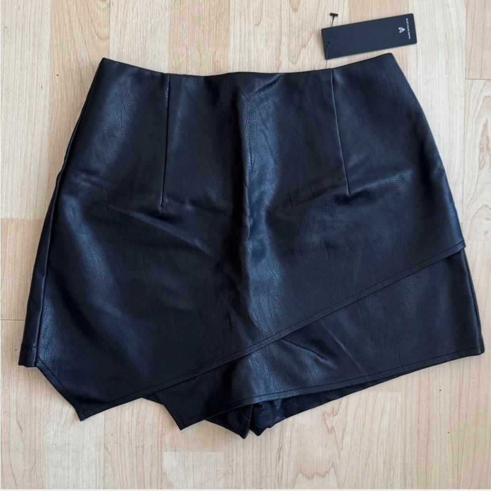 Lulus Vegan Leather Wrap Skort – Size Small – NWT – Black - Picture 7 of 7